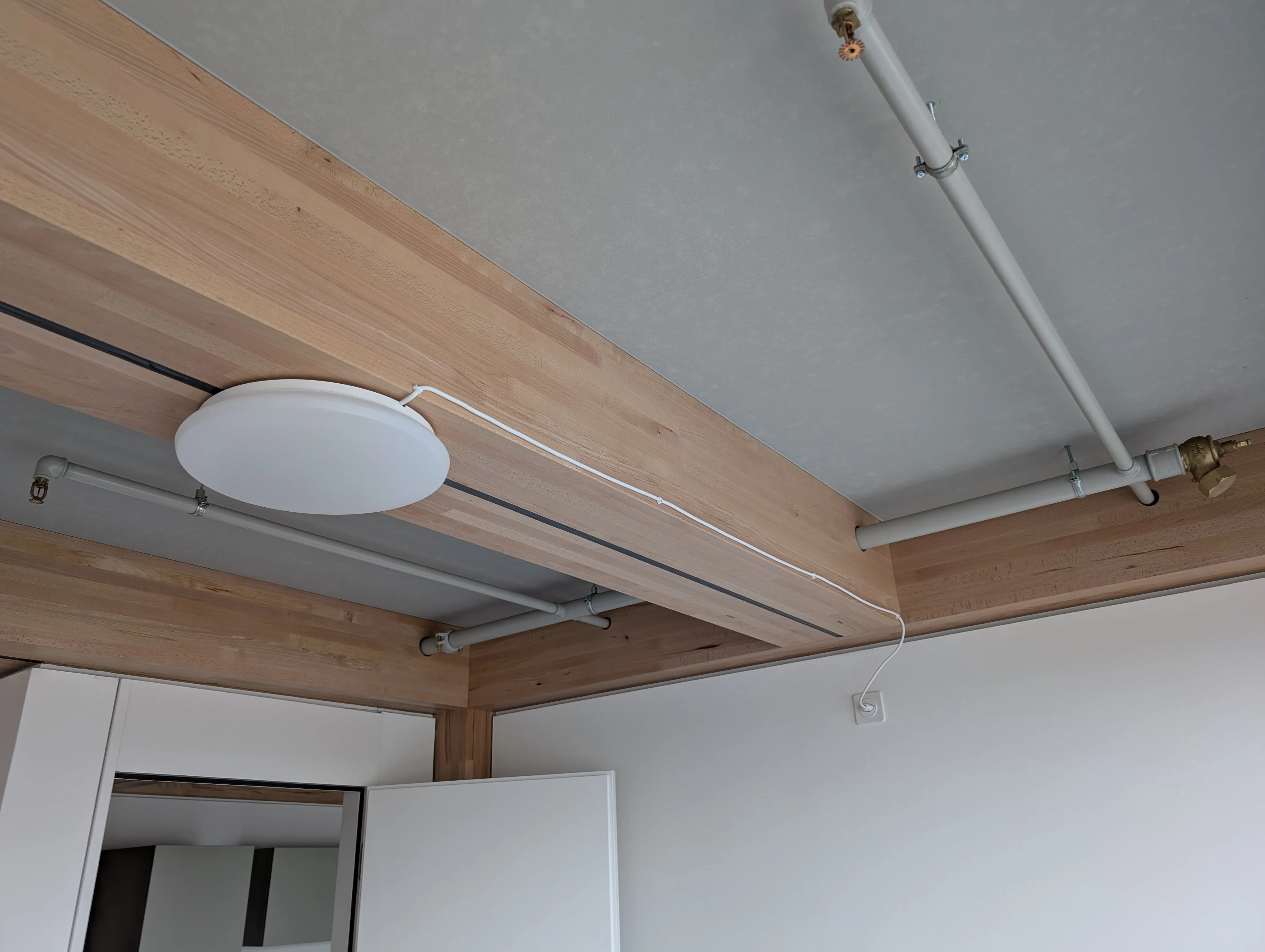 Sealed beams - cable clips